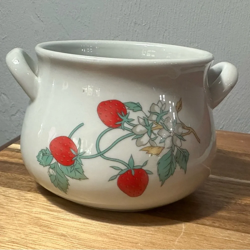 Ceramic Strawberry Serving Bowl and Dish - White with Red Strawberry Motif - Picture 10 of 13